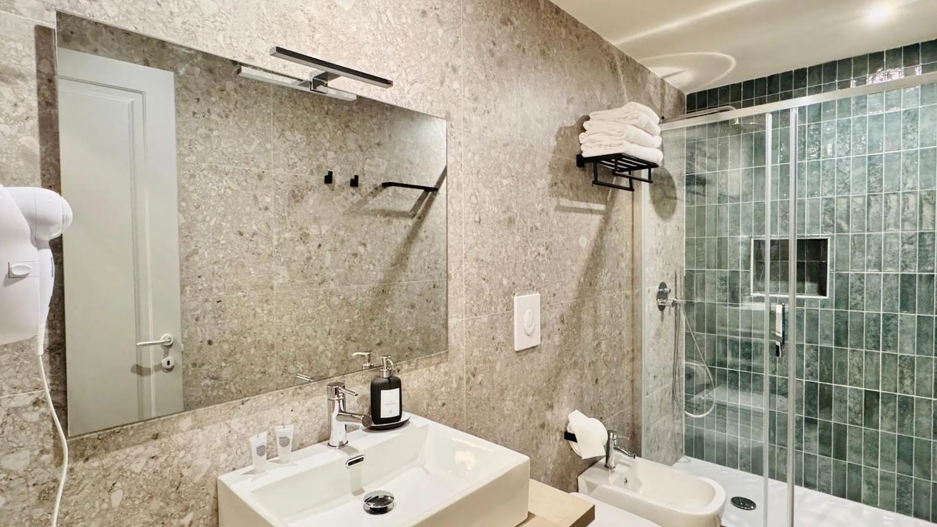 Honeycomb Guesthouse 로마